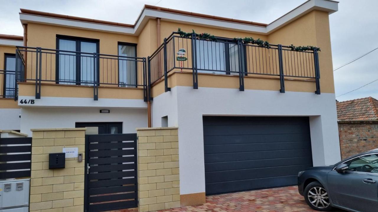 شقة Sarkcsillag Teljes Csaladihaz- Star Complete Family House سيغيد المظهر الخارجي الصورة