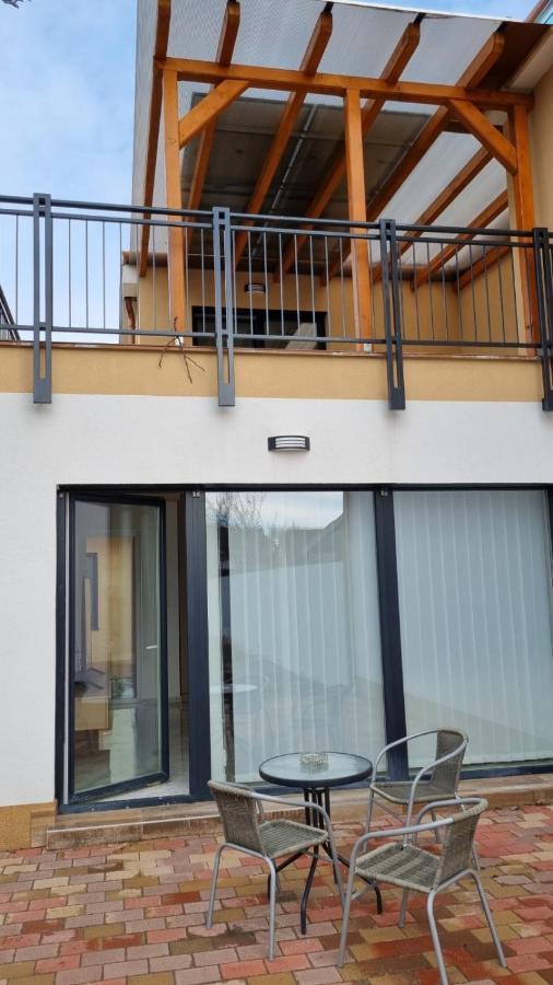 شقة Sarkcsillag Teljes Csaladihaz- Star Complete Family House سيغيد المظهر الخارجي الصورة
